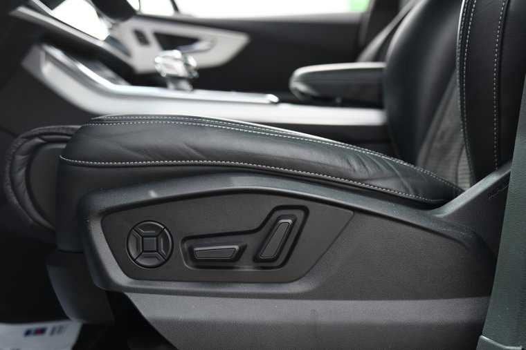 Vehicle Image 21
