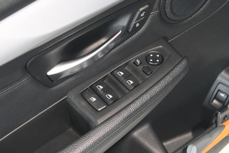 Vehicle Image 32