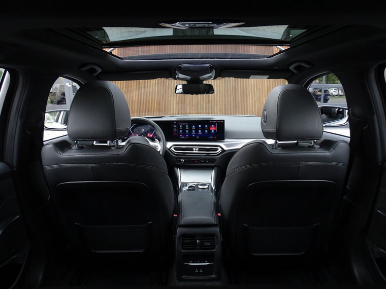 Vehicle Image 38