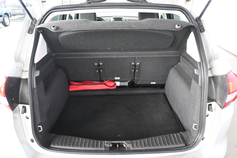 Vehicle Image 16