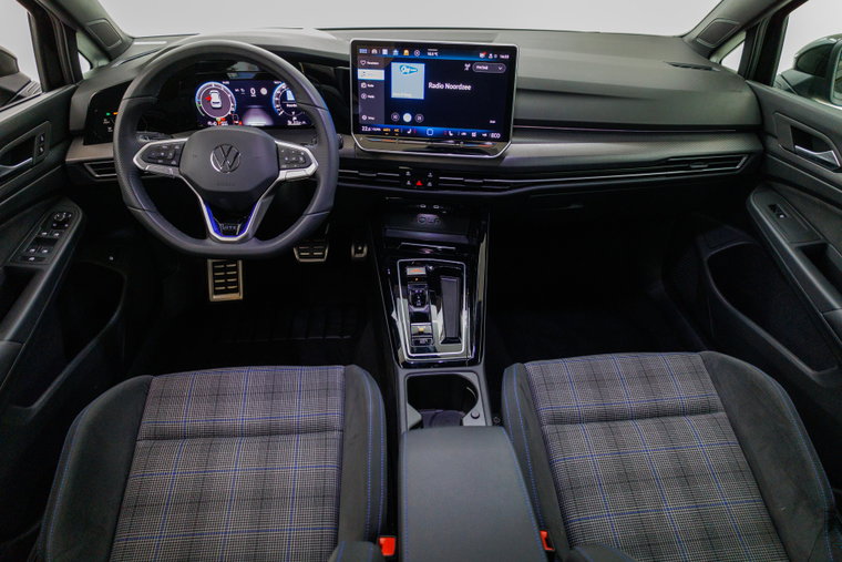 Vehicle Image 16