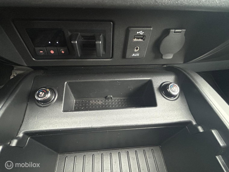 Vehicle Image 32