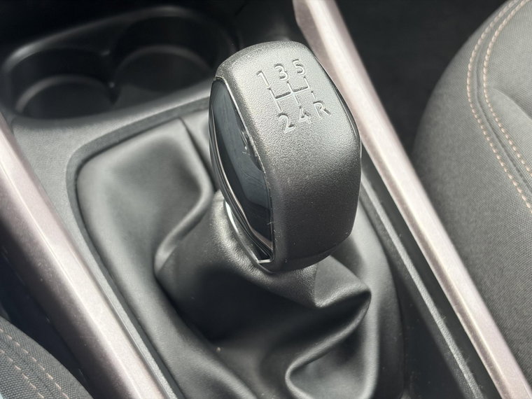 Vehicle Image 25