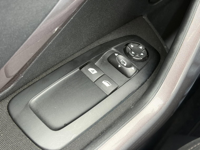 Vehicle Image 28