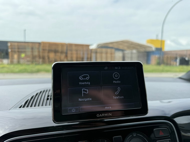 Vehicle Image 25