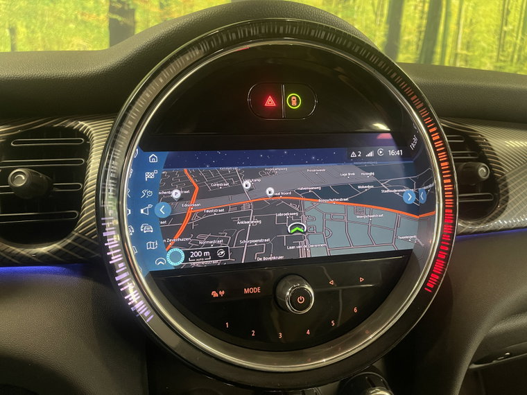 Vehicle Image 16
