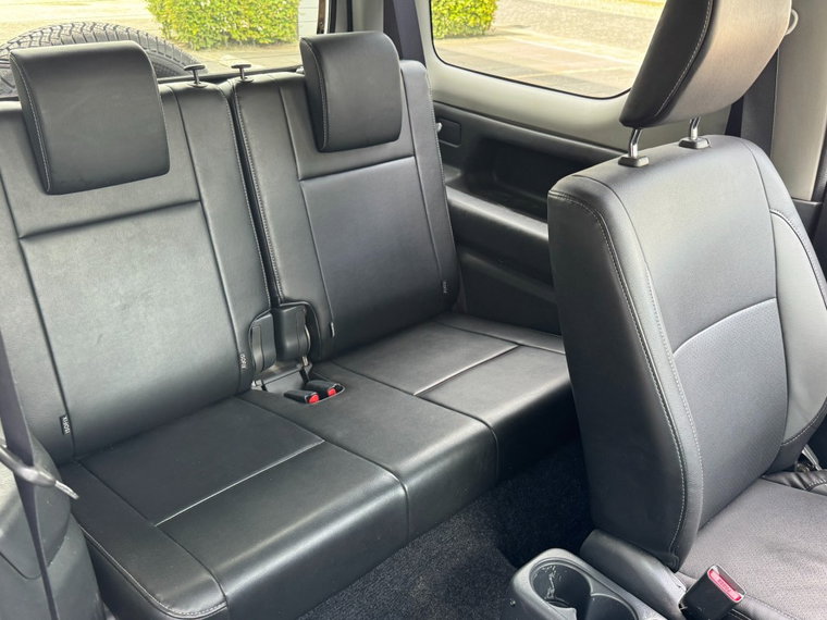 Vehicle Image 25