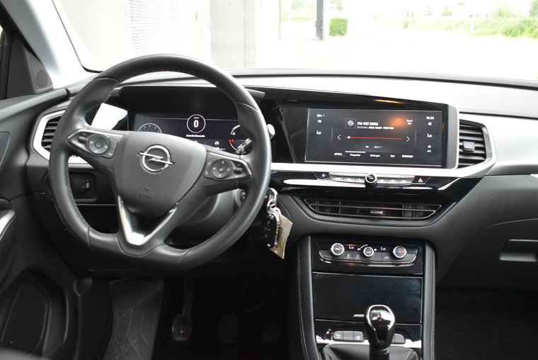 Vehicle Image 12