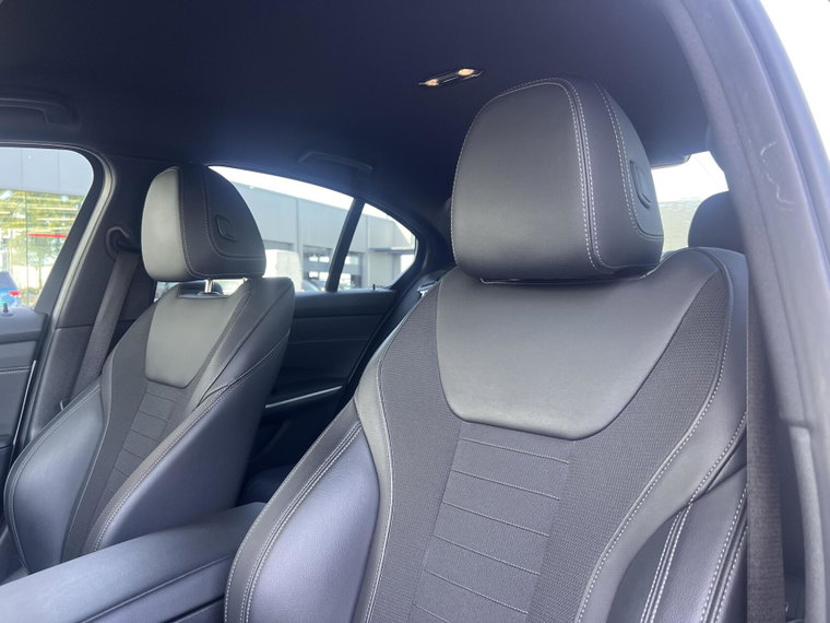 Vehicle Image 41