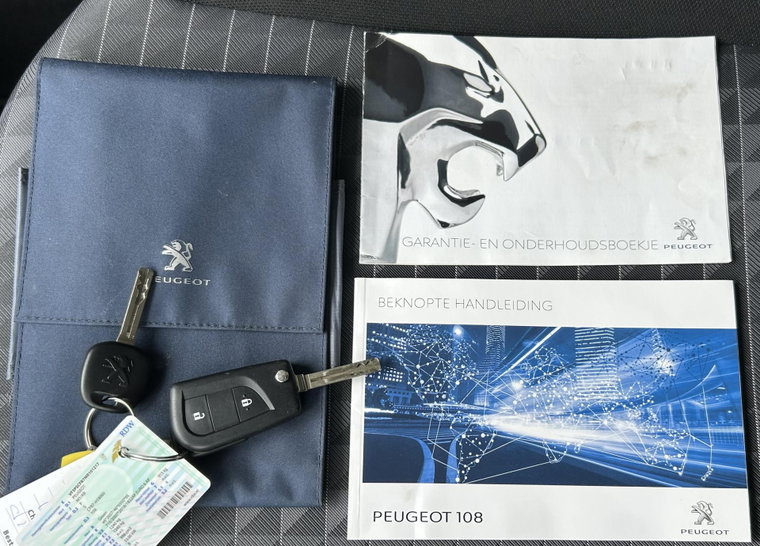 Vehicle Image 12