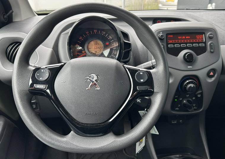 Vehicle Image 9