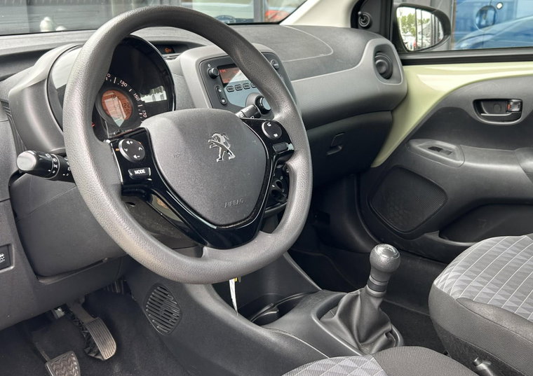 Vehicle Image 11