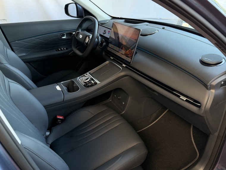 Vehicle Image 32