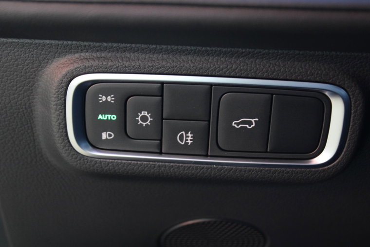 Vehicle Image 32
