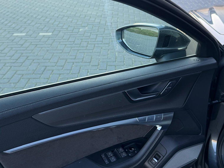 Vehicle Image 26