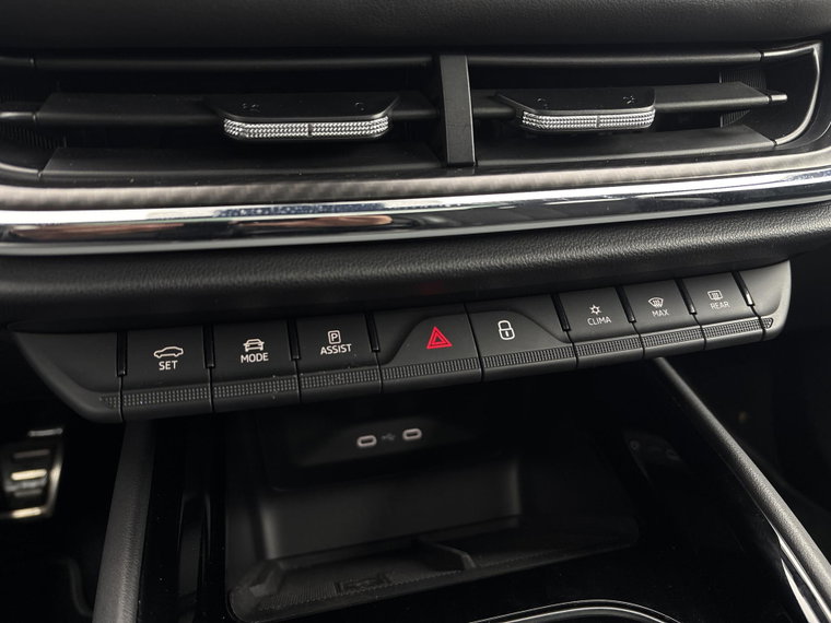 Vehicle Image 29