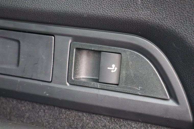 Vehicle Image 28