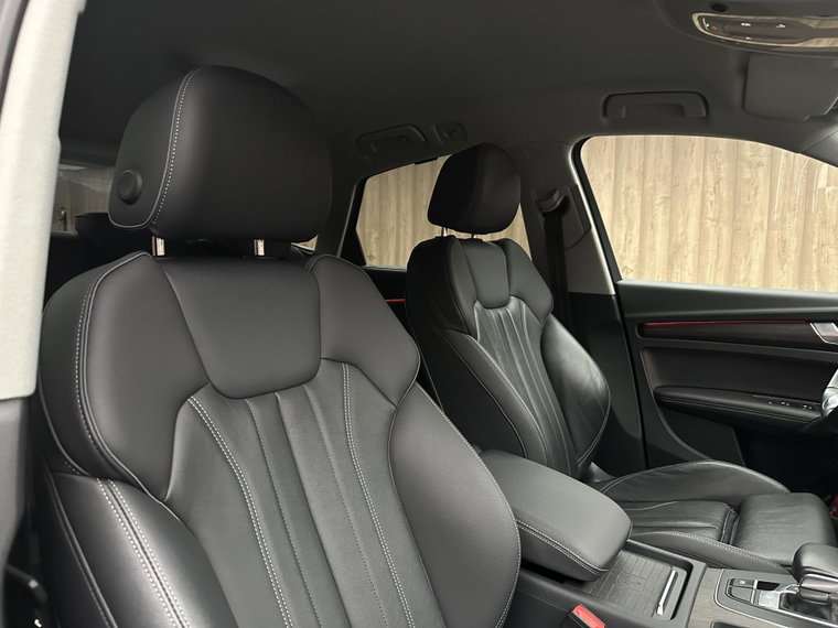 Vehicle Image 25
