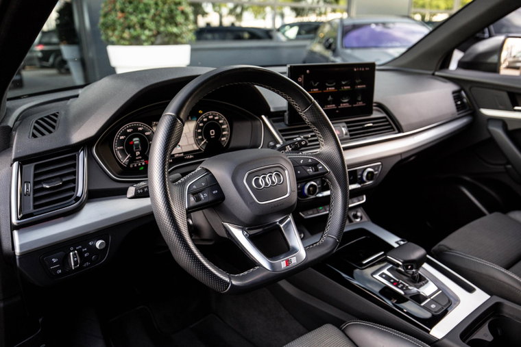 Vehicle Image 6