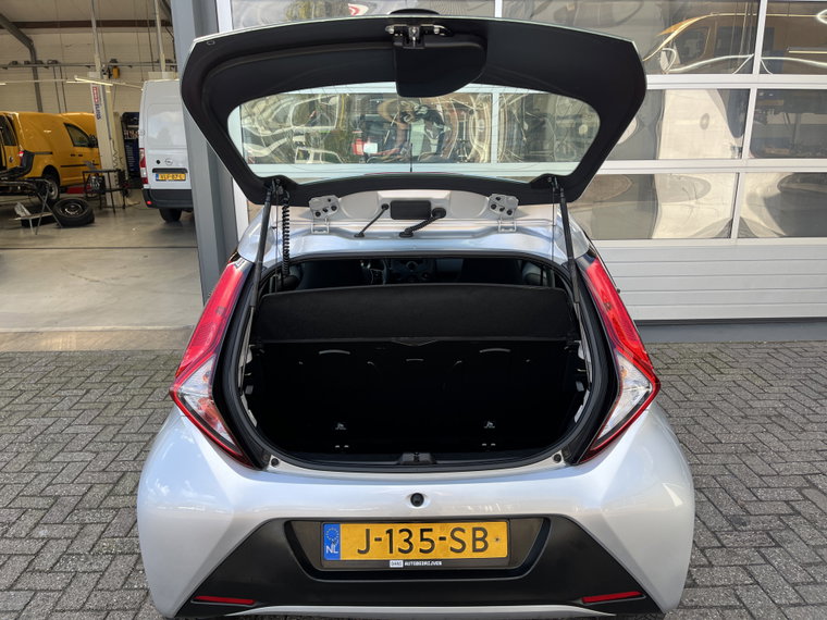 Vehicle Image 15