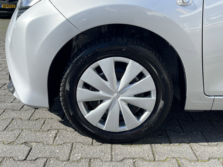 Vehicle Image 22