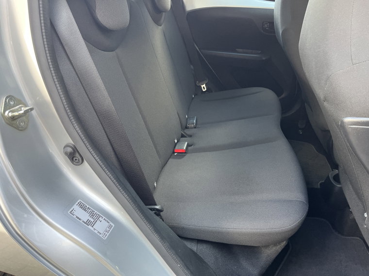 Vehicle Image 25
