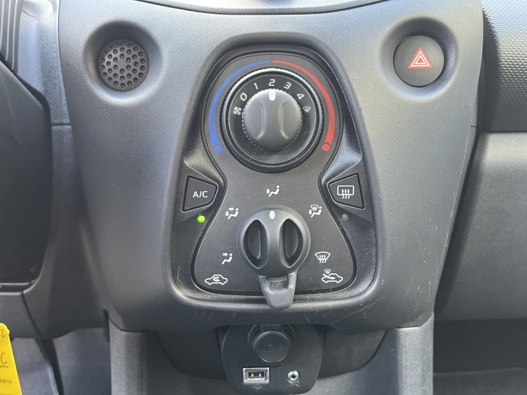 Vehicle Image 29