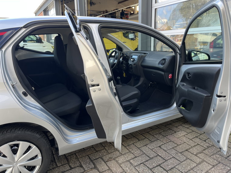 Vehicle Image 8
