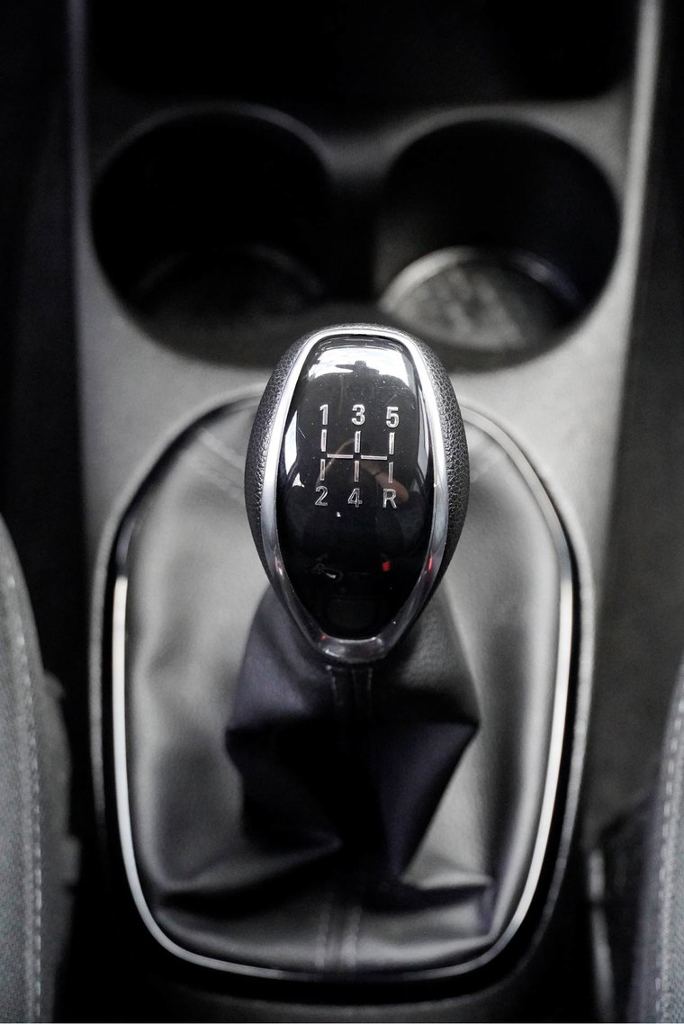 Vehicle Image 25