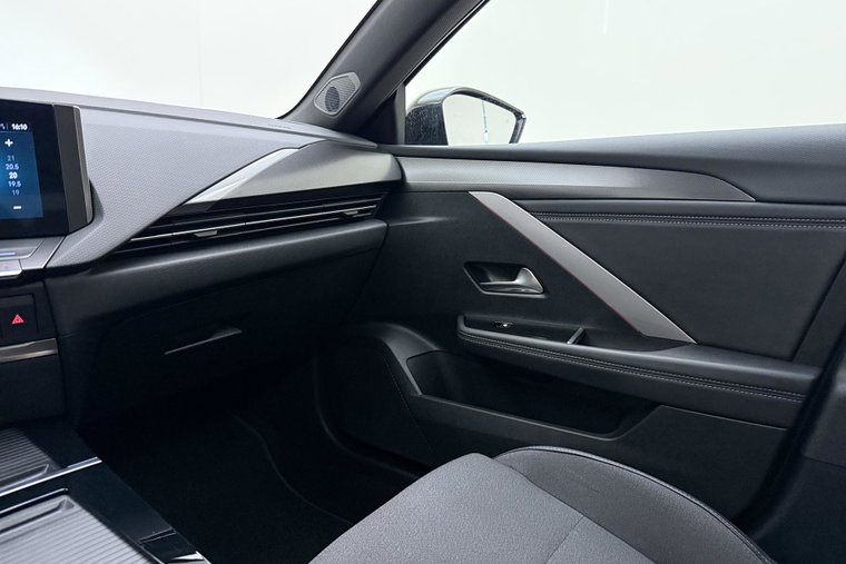 Vehicle Image 32