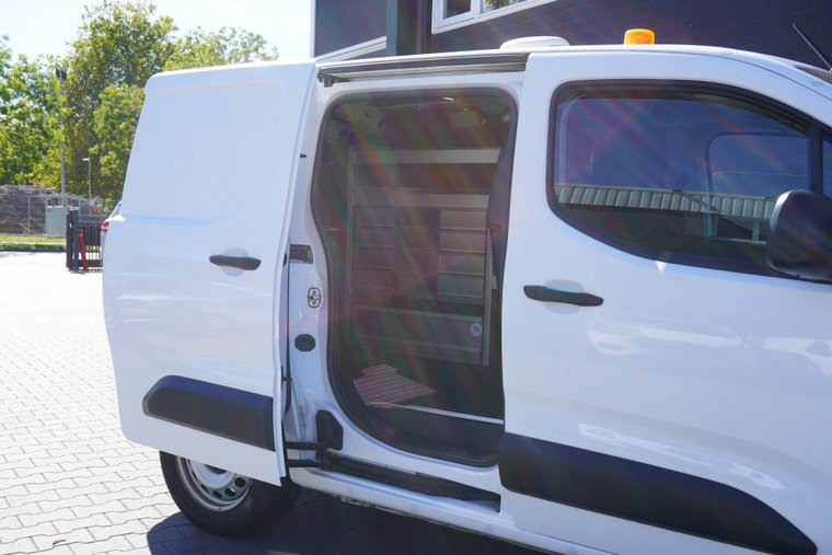 Vehicle Image 11