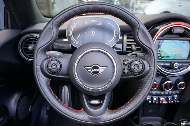 Vehicle Image 21