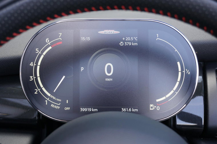 Vehicle Image 25
