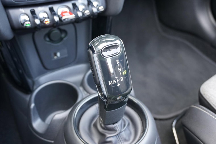 Vehicle Image 32