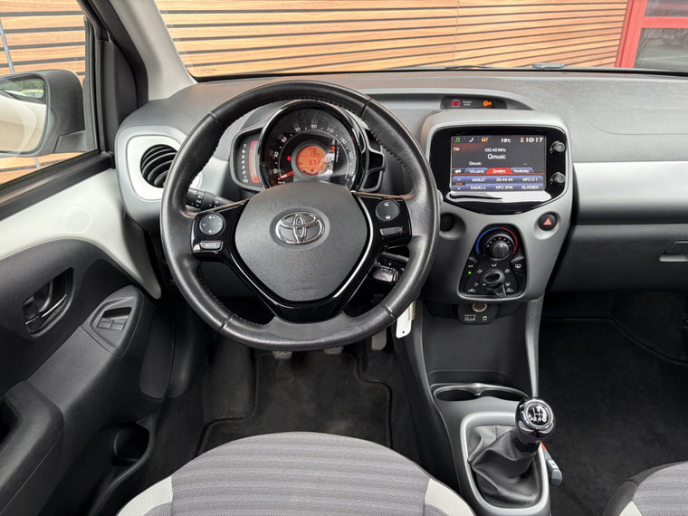 Vehicle Image 21