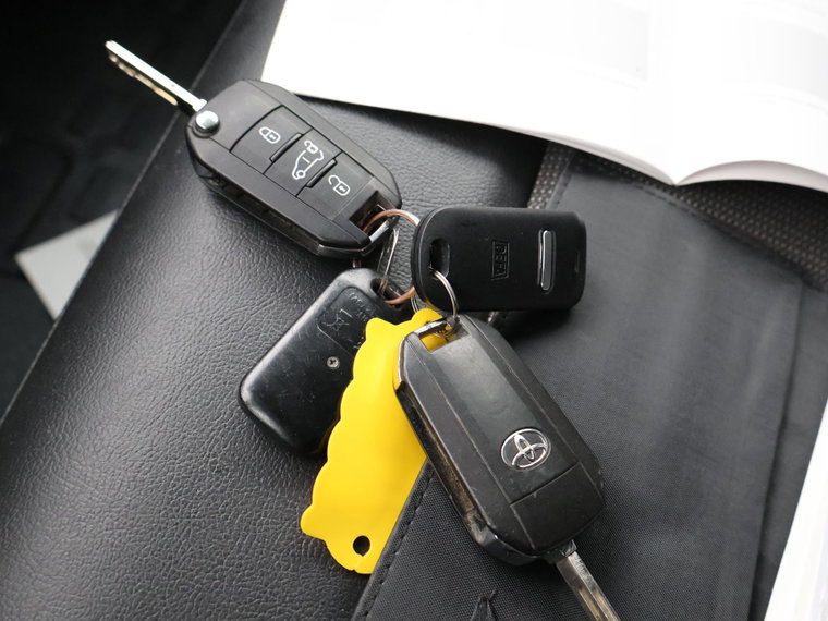 Vehicle Image 21
