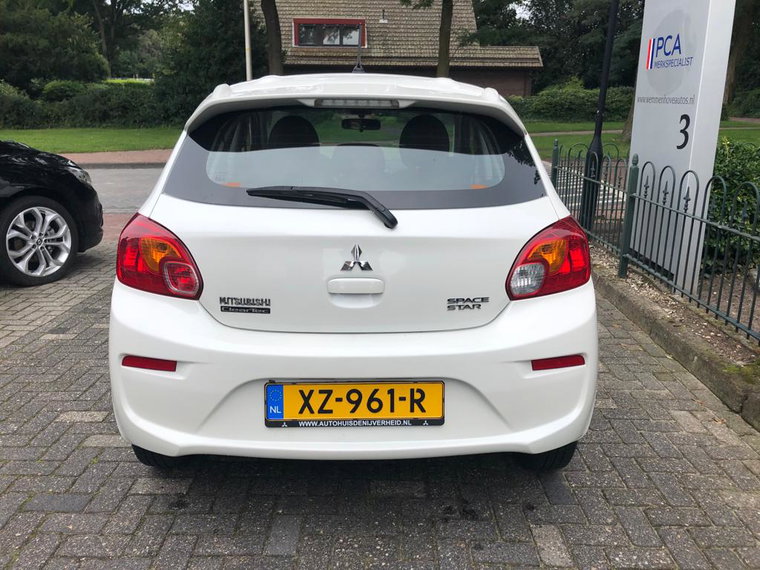 Vehicle Image 16