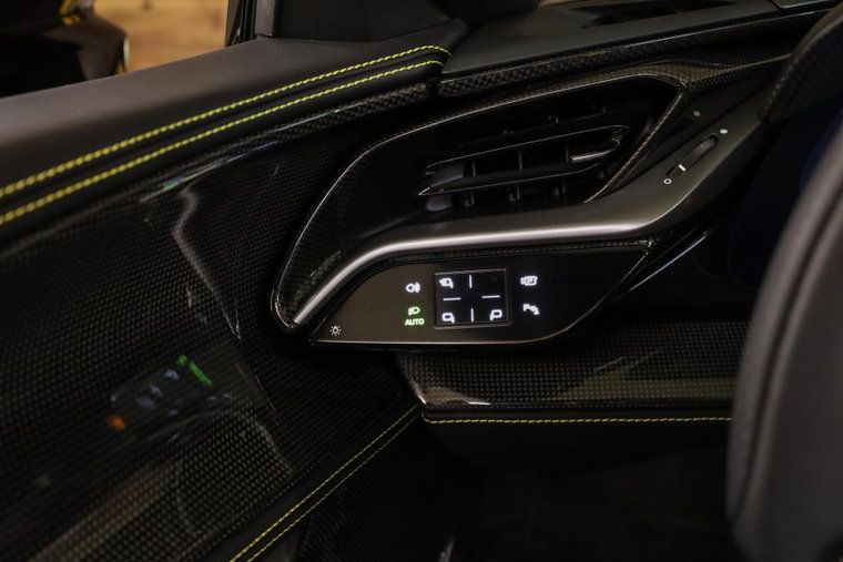 Vehicle Image 38