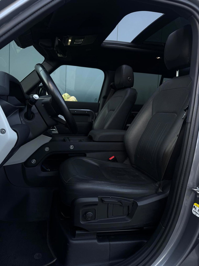 Vehicle Image 12