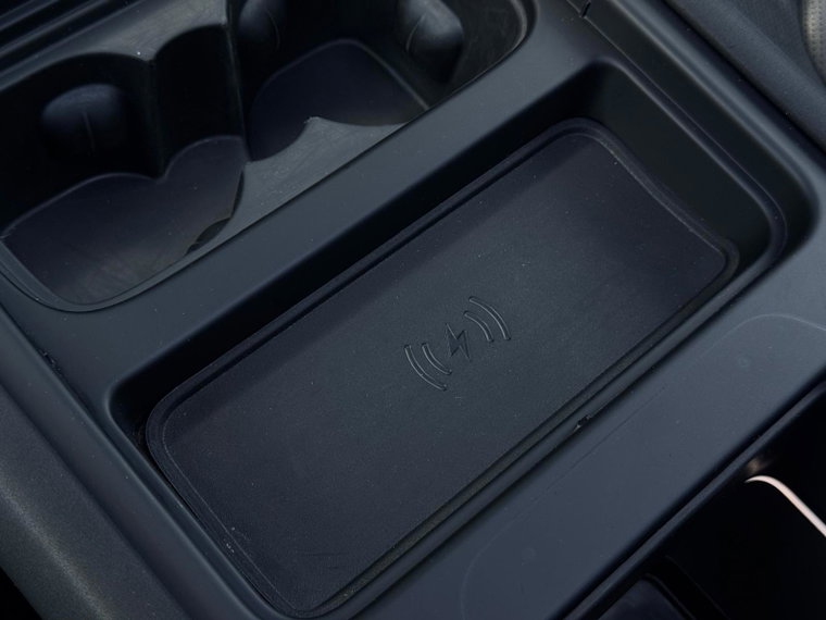 Vehicle Image 25