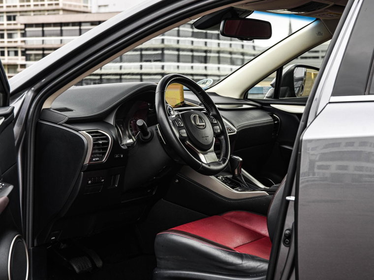 Vehicle Image 10