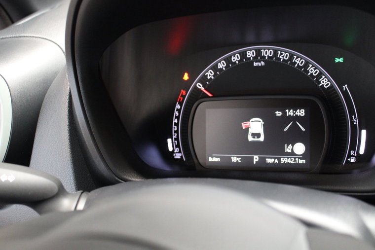 Vehicle Image 9