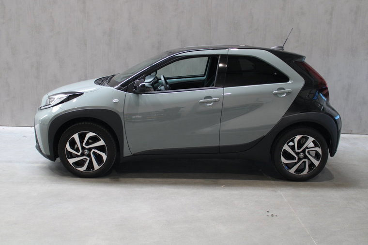 Vehicle Image 10