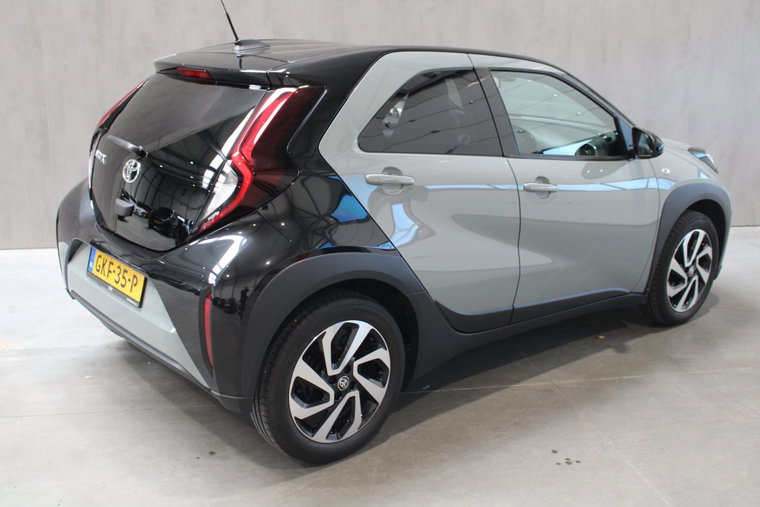 Vehicle Image 11