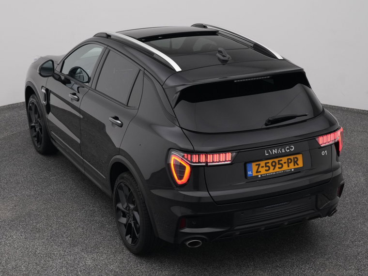 Vehicle Image 25