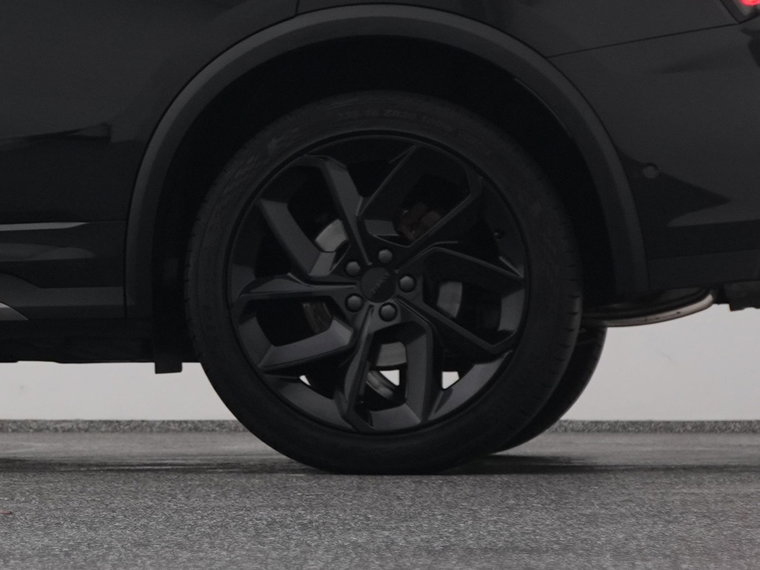 Vehicle Image 40