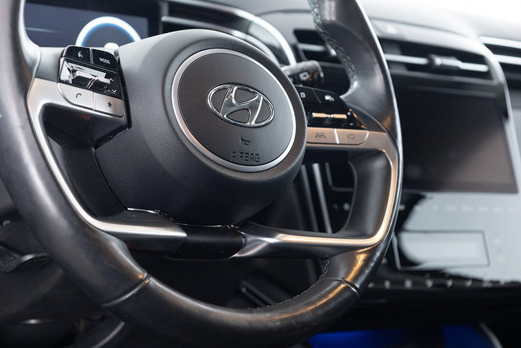 Vehicle Image 12
