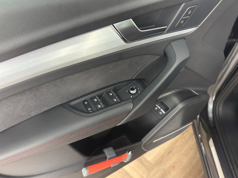 Vehicle Image 26