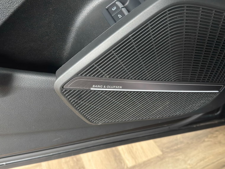 Vehicle Image 32