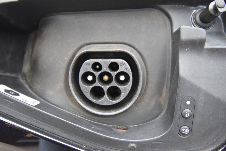 Vehicle Image 25